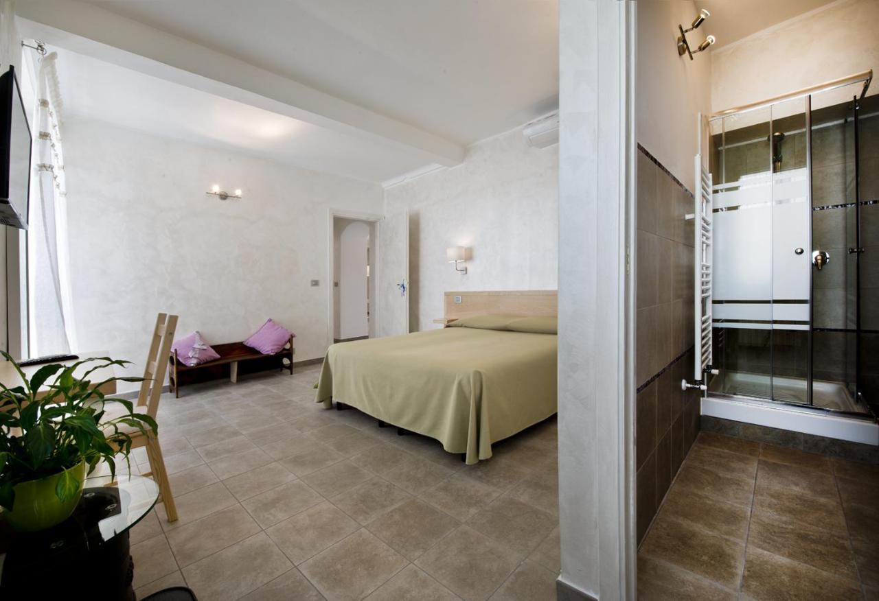 La Finestra Sulla Reggia Bed & Breakfast เวนาเรีย เรอาเล ภายนอก รูปภาพ