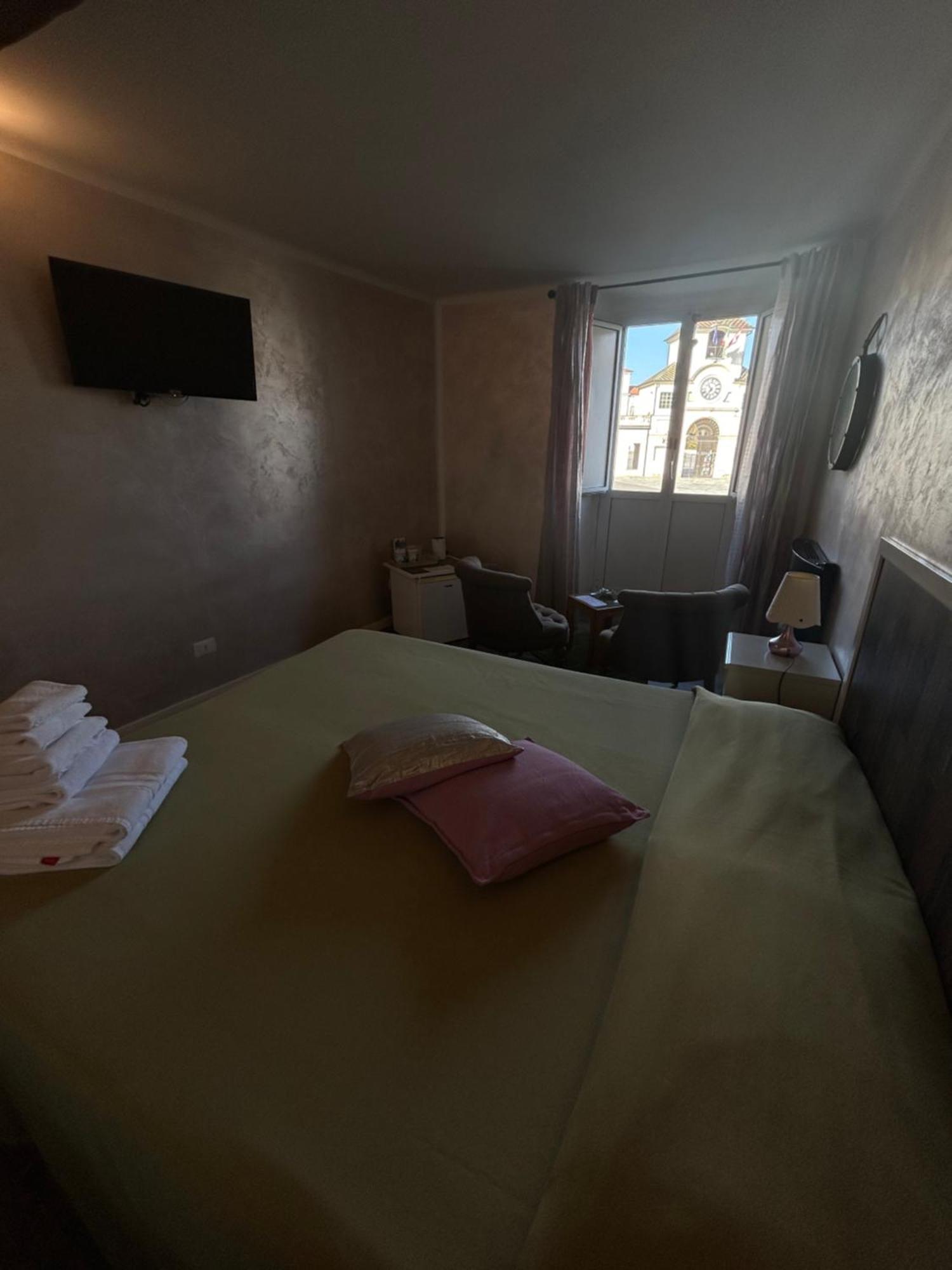 La Finestra Sulla Reggia Bed & Breakfast เวนาเรีย เรอาเล ห้อง รูปภาพ