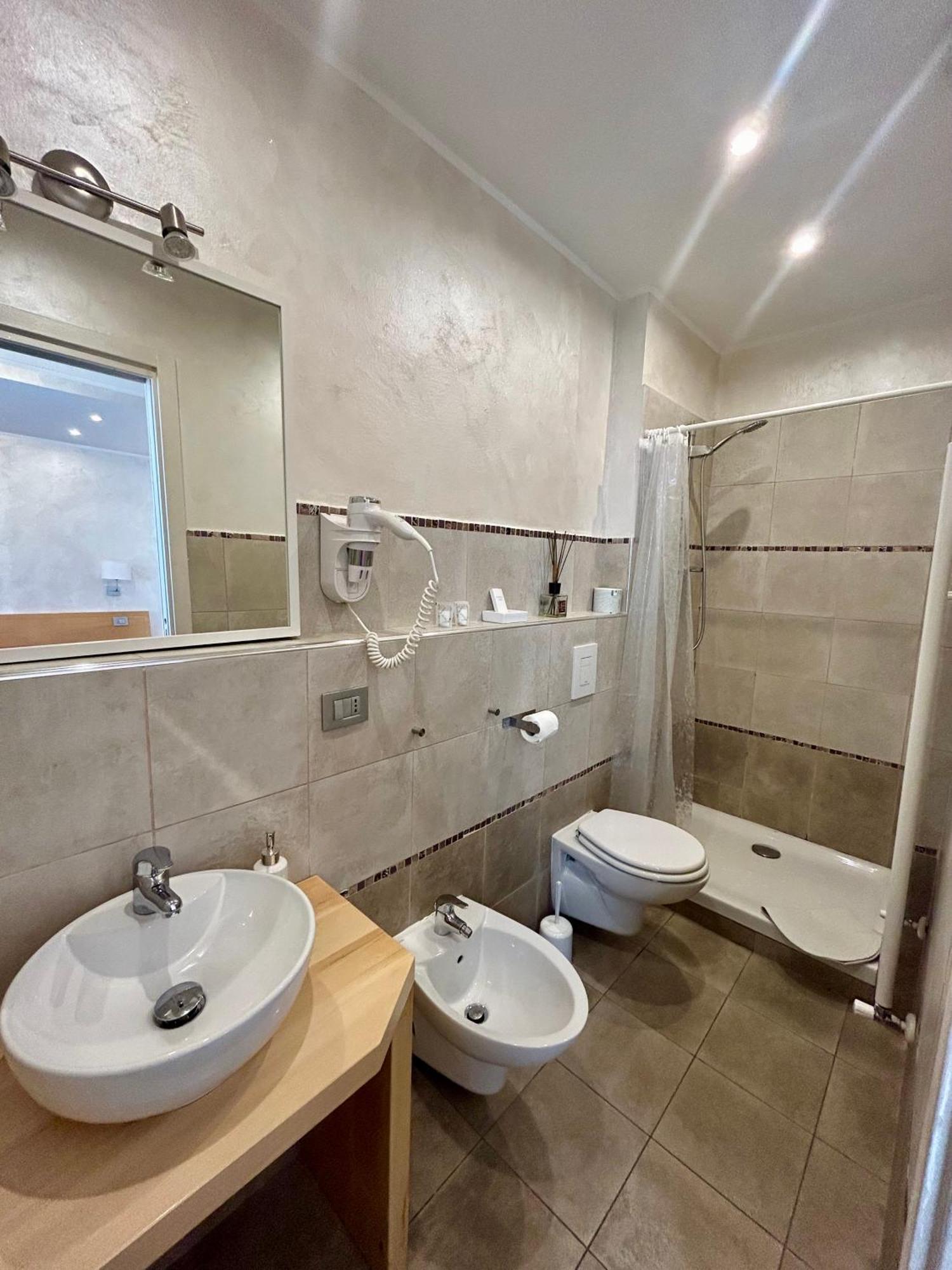 La Finestra Sulla Reggia Bed & Breakfast เวนาเรีย เรอาเล ห้อง รูปภาพ