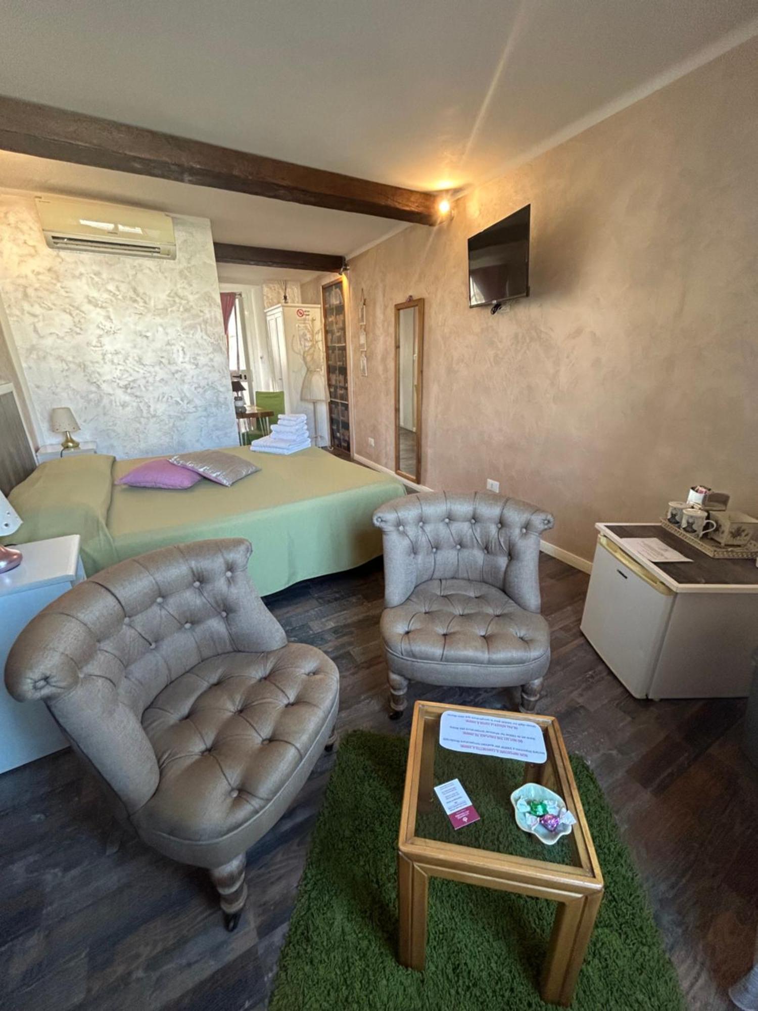 La Finestra Sulla Reggia Bed & Breakfast เวนาเรีย เรอาเล ห้อง รูปภาพ