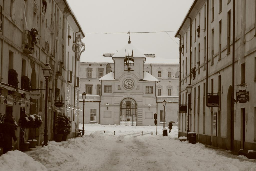 La Finestra Sulla Reggia Bed & Breakfast เวนาเรีย เรอาเล ภายนอก รูปภาพ