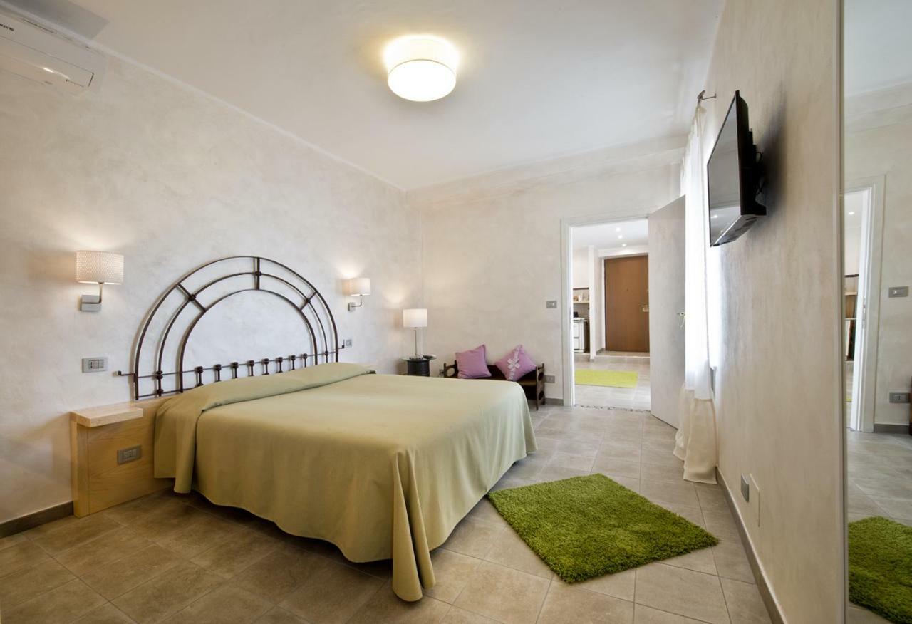 La Finestra Sulla Reggia Bed & Breakfast เวนาเรีย เรอาเล ภายนอก รูปภาพ