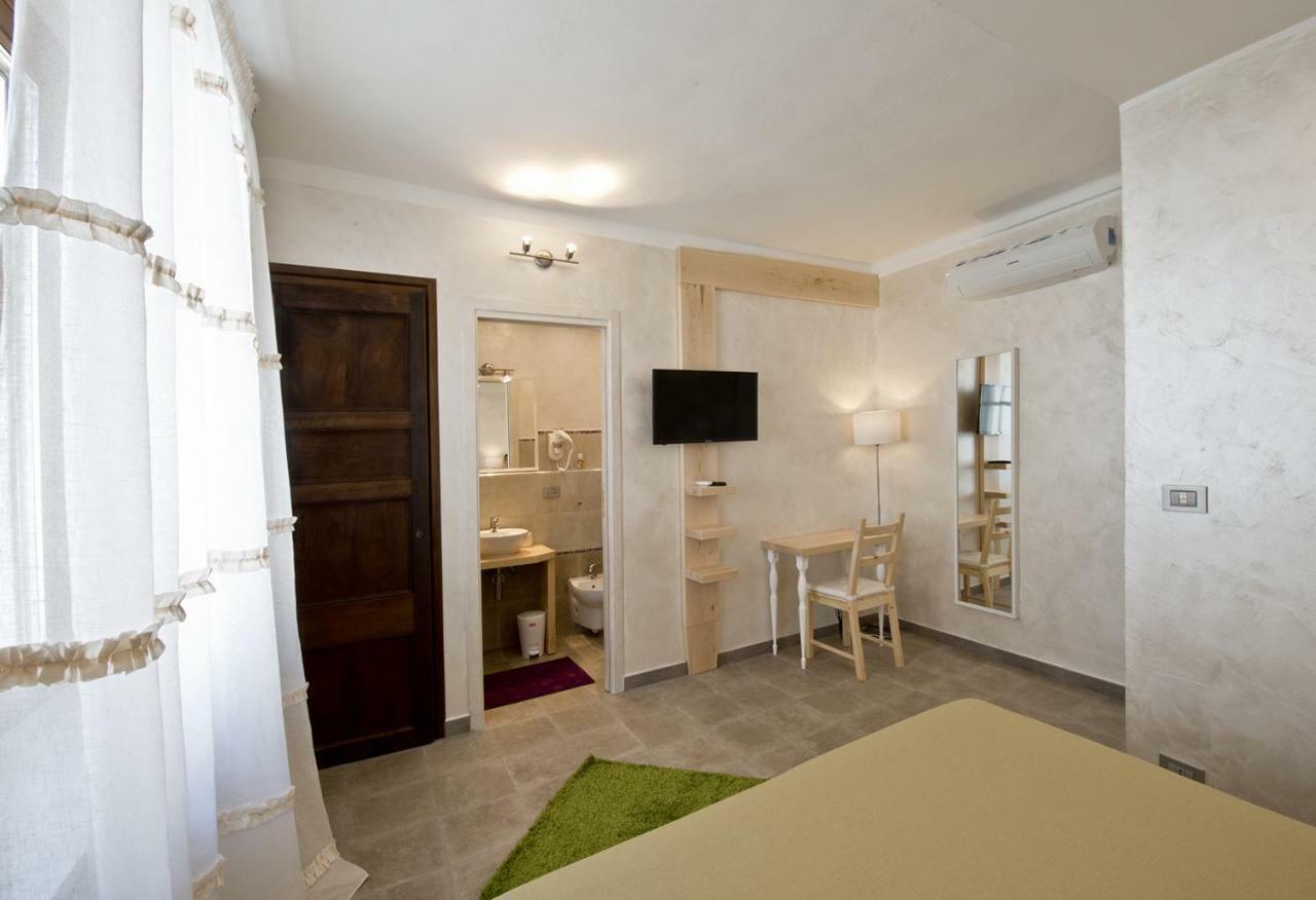 La Finestra Sulla Reggia Bed & Breakfast เวนาเรีย เรอาเล ภายนอก รูปภาพ