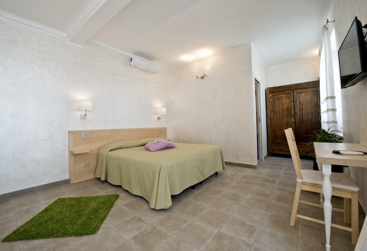 La Finestra Sulla Reggia Bed & Breakfast เวนาเรีย เรอาเล ภายนอก รูปภาพ