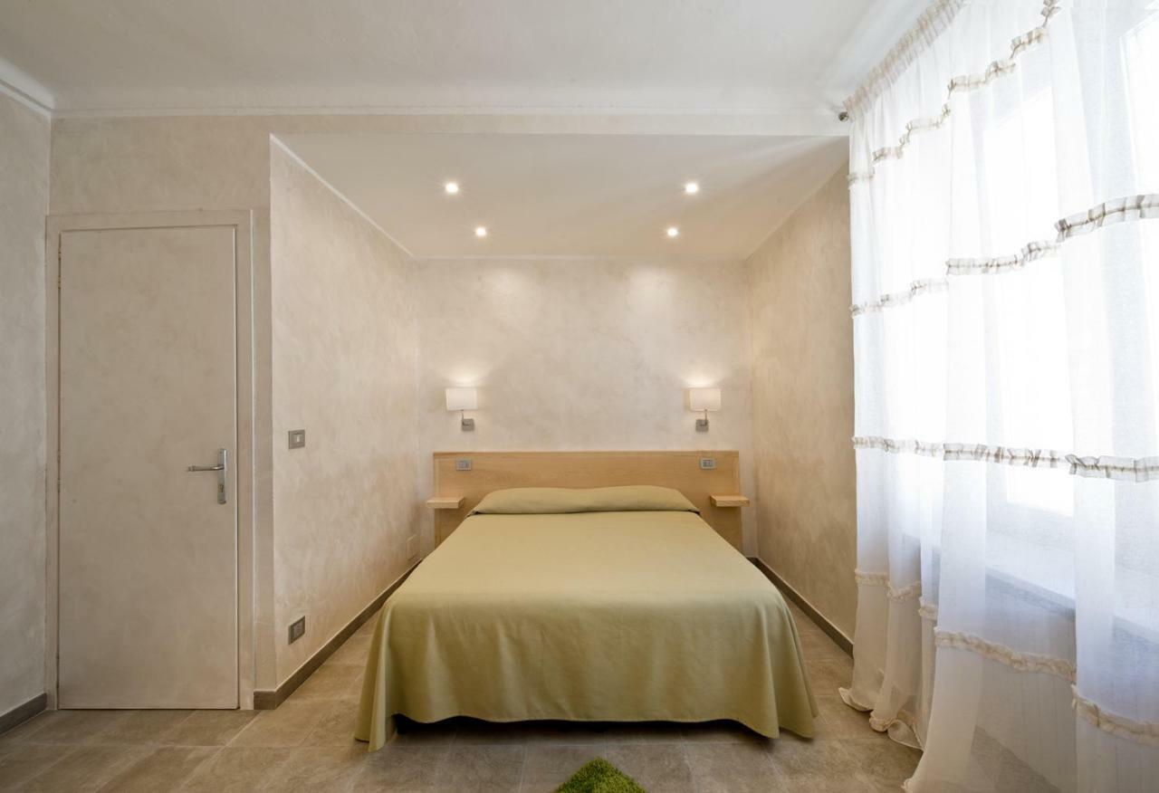 La Finestra Sulla Reggia Bed & Breakfast เวนาเรีย เรอาเล ภายนอก รูปภาพ